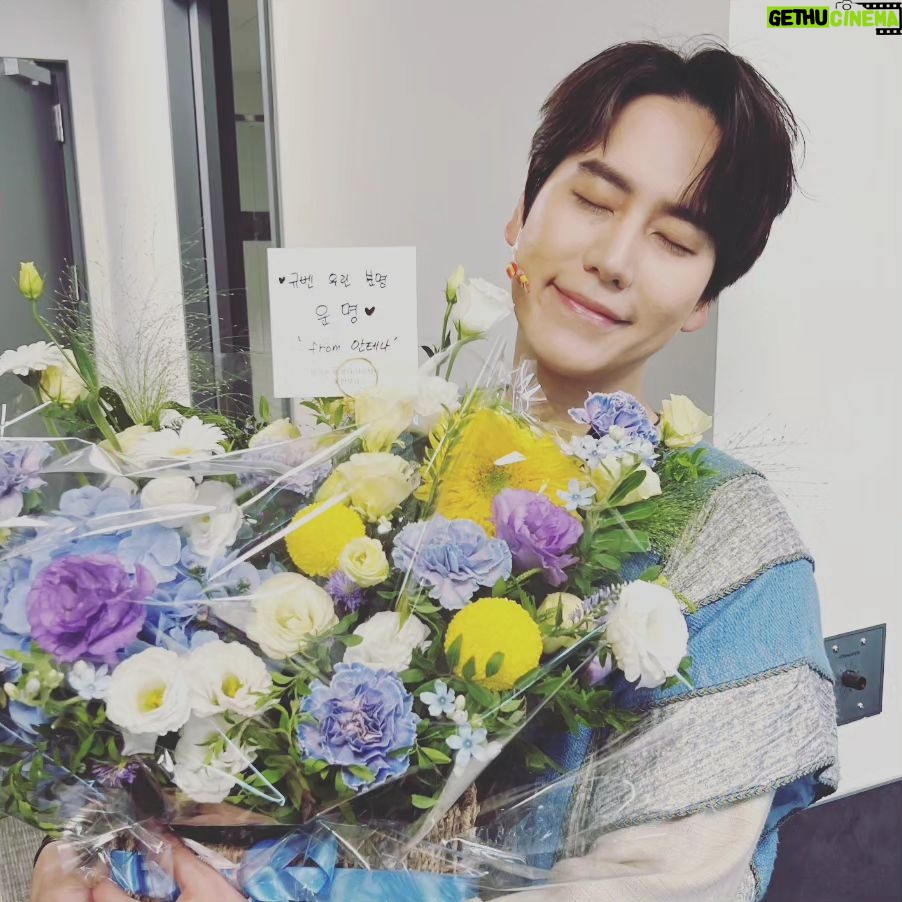 Cho Kyu-hyun Instagram - 오늘 뮤지컬 벤허!! 저의 첫 공연 무사히 마쳤어요!! 오늘이 있기까지 제작진 연출&음악팀 그리고 함께하는 배우분들까지 너무 많은 큰 힘을 주셨고, 무사히 마칠 수 있음에 감사합니다!! 그리고 빈 자리 없이 가득 와주신 관객 여러분들께 너무 감사드리고, 마지막 공연까지 '벤허'라는 작품에 감동을 안고 가실 수 있도록 매 순간 열심히 할게요^^ #벤허