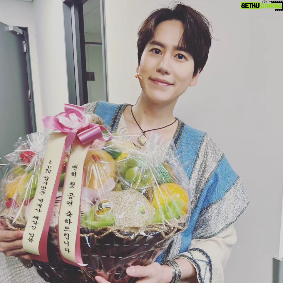 Cho Kyu-hyun Instagram - 오늘 뮤지컬 벤허!! 저의 첫 공연 무사히 마쳤어요!! 오늘이 있기까지 제작진 연출&음악팀 그리고 함께하는 배우분들까지 너무 많은 큰 힘을 주셨고, 무사히 마칠 수 있음에 감사합니다!! 그리고 빈 자리 없이 가득 와주신 관객 여러분들께 너무 감사드리고, 마지막 공연까지 '벤허'라는 작품에 감동을 안고 가실 수 있도록 매 순간 열심히 할게요^^ #벤허