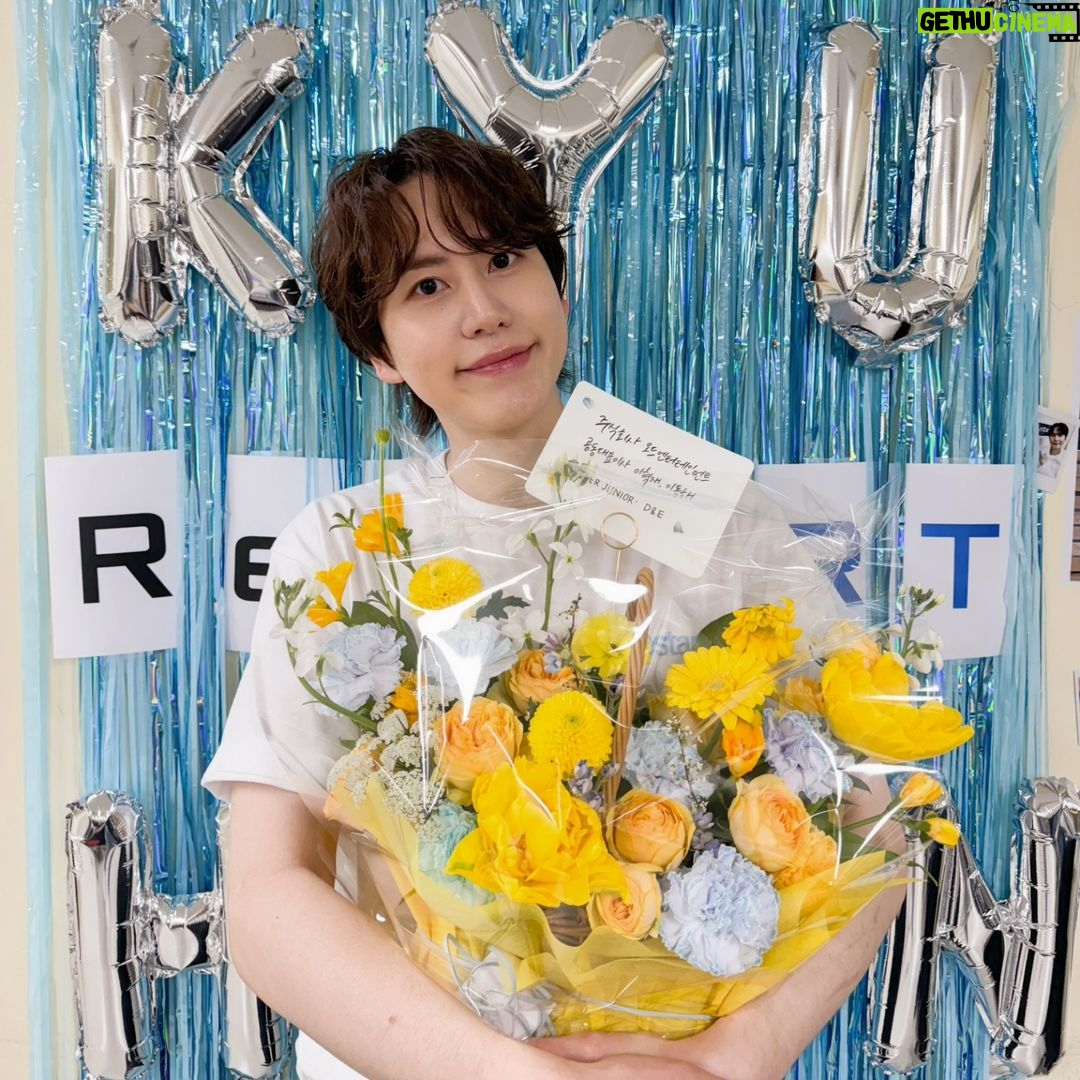 Cho Kyu-hyun Instagram - 2024 KyuHyun ASIA Tour SEOUL 무사히 잘 마쳤어요!!!!! 와준 규피터 엘프 너무 고맙고 사랑하고! 동료들 덕분에 엄청 든든하게 잘 할 수 있었어요!!!!! 짱이야 의리!!!! 😍😍 이제 아시아 투어 마무리까지 잘 달려볼게요^^ 3일간 목이 터져라 노래해주고 응원해준 팬분들 오래오래 노래할게요 사랑한다!!!!❤️🩷🧡💛💚💙🩵