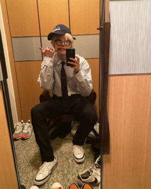 Cho Seung-youn Instagram - 서서 찍으니까 안나와서... 앉아서..