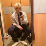 Cho Seung-youn Instagram – 서서 찍으니까 안나와서… 앉아서..