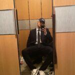 Cho Seung-youn Instagram – 서서 찍으니까 안나와서… 앉아서..