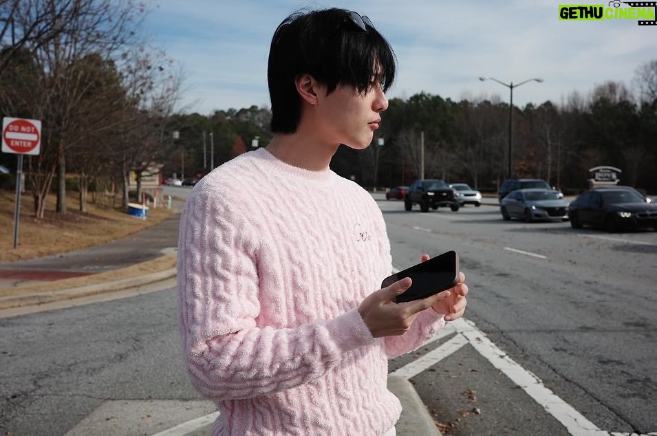 Cho Seung-youn Instagram - Add one more bag for shopping