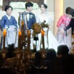 Choi Hyun-wook Instagram - 작년 11월, 보라카이에서 혼자 여행하다 우연으로 만나 인연이 된 커플이 28일에 결혼을 했다. 촬영때문에 결혼식을 못간게 너무나 아쉽지만 그래도 이번달에 따로 만나 술 마시며 마음을 담은 선물을 주면서 얘기도 많이 하면서 아쉬움을 덜어냈다. 세상에는 너무나 다양한 일을 하는, 다양한 사람들이 많고 그 사람들을 예기치 못한 곳에서 마주하며 알아가는건 지금의 나에게 정말 행복하고 건강한것같다. 축하드려요!!!!지금처롬 오래오래 예쁘게 만나세요🩵
