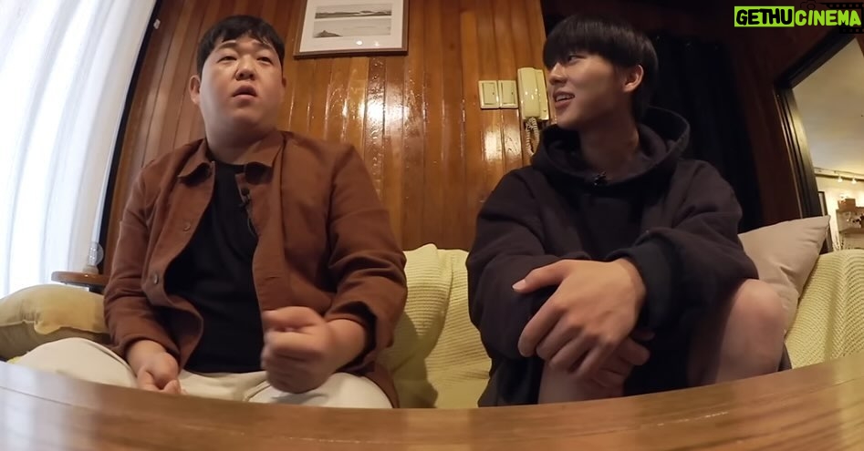 Choi Hyun-wook Instagram - 오지 않는 당신을 기다리며