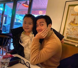Choi Si-won Instagram - 나도 언젠간 이렇게 이쁜 자녀가 있으려나?  I wonder if I'll ever have a beautiful daughter like her someday. 😅