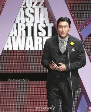 Choi Si-won Instagram - 2022 has been a long year.
It was a year of finding hope during difficult times. I pray that in 2023 it will be year of hope where all our wishes would come true.

Thank you.