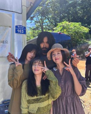 Choi Si-won Instagram - 참 더웠지..✨12월9일 술꾼도시여자들2 ✨ @artist_eunji @sunbin_eyesmag @shh_daily @tving.official