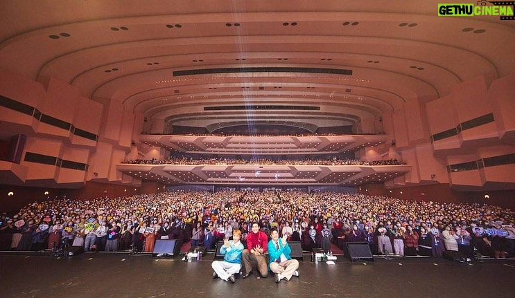 Choi Si-won Instagram - 시간가는 줄 몰랐던 팬미팅 첫째날! 즐거웠습니다 😃 요코하마에서의 추억 첫 날! 오늘도 화이팅! 🤟🏼 @xxteukxx @earlyboysd 皆さんと一緒いったから、時間行くのも忘れました。本当に楽しかったです😃 横浜での思い出初日! 今日も頑張ります🤟🏼 I was having so much fun that I didn't even notice the time passing. Amazing memories from Yokohama on day 1! Can't wait to meet everyone today for day 2! Yokohama,Japan