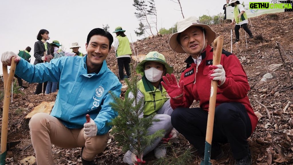 Choi Si-won Instagram - Climate crisis leads to serious child rights problem. Please support this amazing campaign: 'Plant our planet.' @unicef_kr @mofa_kr @forest_korea