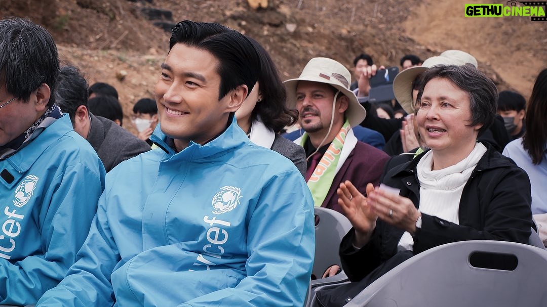 Choi Si-won Instagram - Climate crisis leads to serious child rights problem. Please support this amazing campaign: 'Plant our planet.' @unicef_kr @mofa_kr @forest_korea