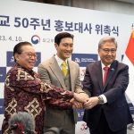 Choi Si-won Instagram – 50 years has passed. And a new beginning. 

Sudah 50 tahun, ini baru mulai. @mofa_kr @kcc.id @indonesiainseoul