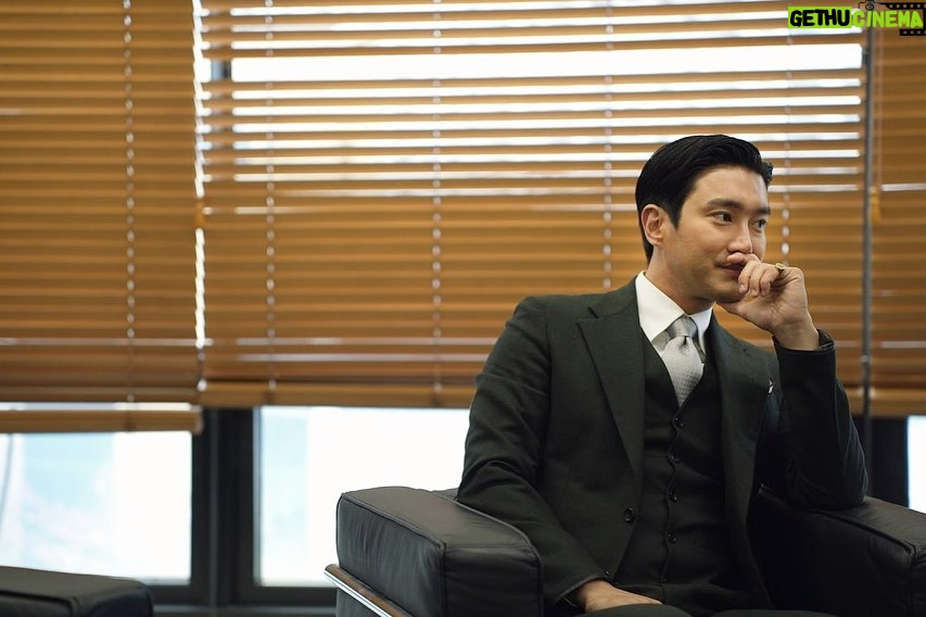 Choi Si-won Instagram - 광주 비엔날레가 세계적으로 더 굳건한 세계인들의 축제가 될 수 있도록 홍보대사로서 맡은 소임을 최선 다하겠습니다. 👀 @gwangjubiennale