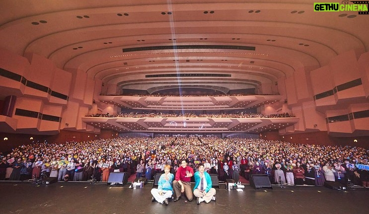 Choi Si-won Instagram - 시간가는 줄 몰랐던 팬미팅 첫째날! 즐거웠습니다 😃 요코하마에서의 추억 첫 날! 오늘도 화이팅! 🤟🏼 @xxteukxx @earlyboysd 皆さんと一緒いったから、時間行くのも忘れました。本当に楽しかったです😃 横浜での思い出初日! 今日も頑張ります🤟🏼 I was having so much fun that I didn't even notice the time passing. Amazing memories from Yokohama on day 1! Can't wait to meet everyone today for day 2! Yokohama,Japan