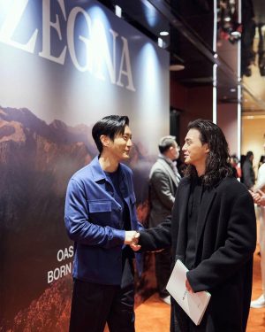 Choi Si-won Instagram - 💙 @zegnaofficial #ZEGNA #BornInOasiZegna #OasiCashmere