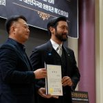 Choi Si-won Instagram - 한국 사람입니다. I'm Korean. 국회의사당