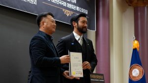 Choi Si-won Instagram - 한국 사람입니다. I'm Korean.