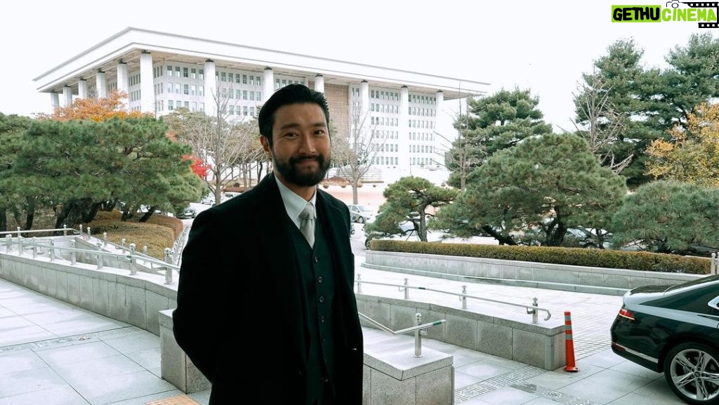 Choi Si-won Instagram - 한국 사람입니다. I'm Korean. 국회의사당