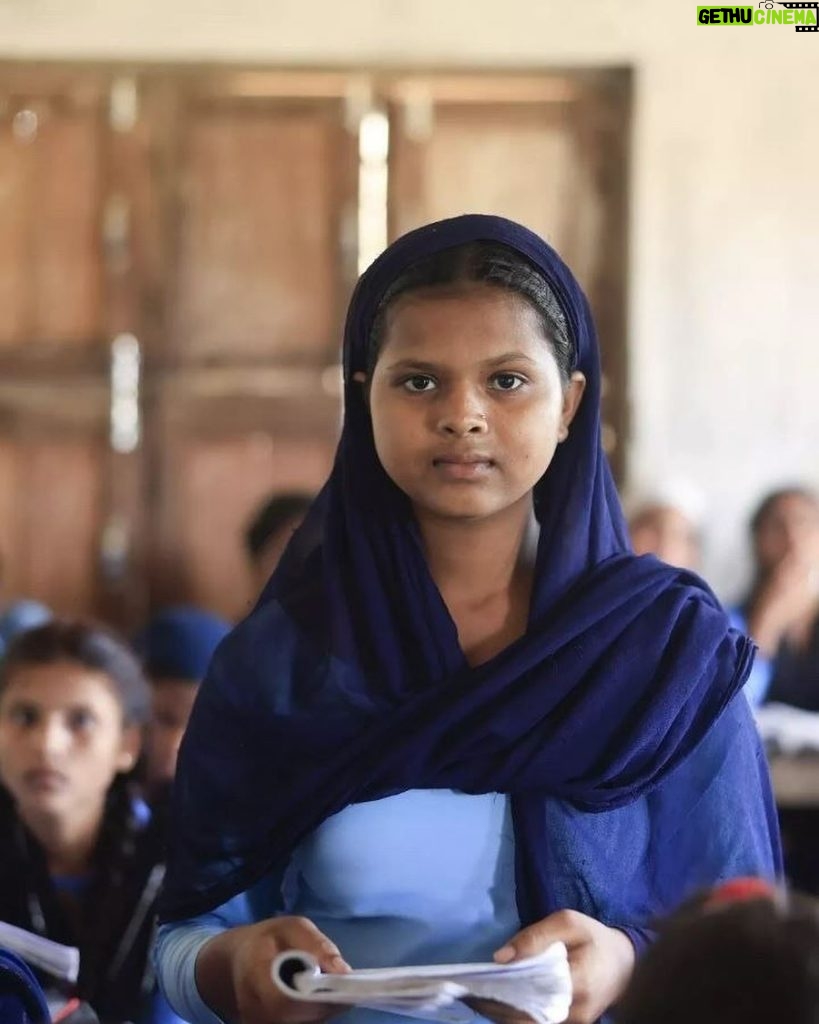 Choi Si-won Instagram - 네팔에 살고 있는 14 살 아프사나를 소개하려고 합니다. 아프사나는 가족 중에 처음으로 학교에 가게 된 친구입니다. 유니세프는 파트너들과 함께 여자 어린이들의 교육과 직업 기술 훈련을 지원하고 있습니다. @unicef @unicef.eap @unicef_kr @unicefnextgen Meet 14-year-old Afsana from Nepal. She’s the first girl in her family to go to school. With support from partners, UNICEF is helping girls access education and vocational skills training.