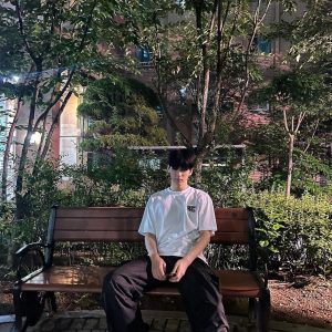 Choi Soo-bin Instagram - 여름밤 산책🍦