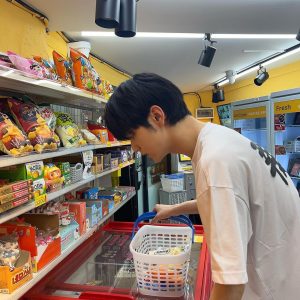 Choi Soo-bin Instagram - 여름밤 산책🍦