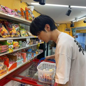 Choi Soo-bin Instagram - 여름밤 산책🍦