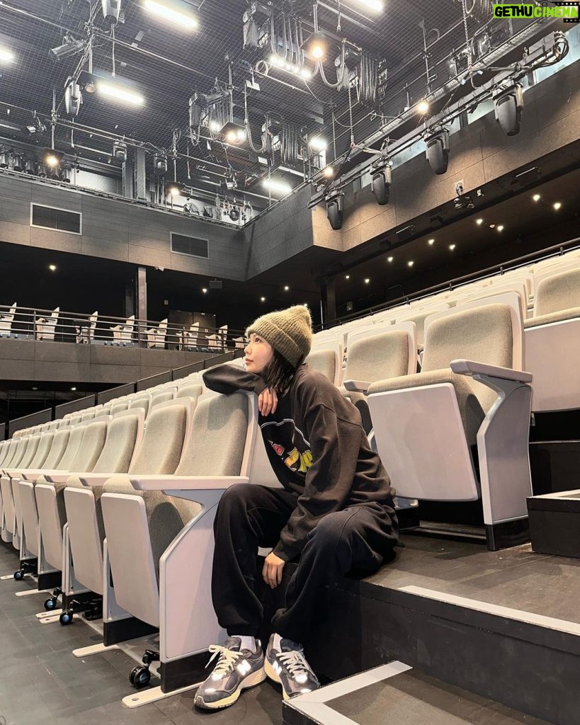 Choi Soo-young Instagram - D-DAY ! 연극 ‘와이프’ 오픈. 극장에서 기다릴게요 🌈