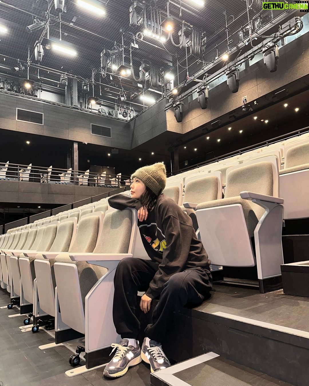 Choi Soo-young Instagram - D-DAY ! 연극 ‘와이프’ 오픈. 극장에서 기다릴게요 🌈