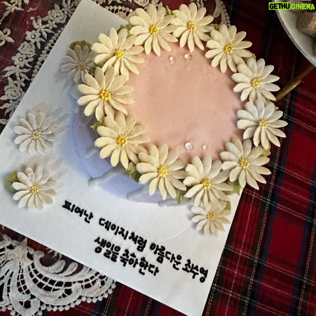 Choi Soo-young Instagram - 좋지도 나쁘지도 않고 완벽한 , 조금 이른 생일파티 with 와이프 팀💓🌈 (시작은쫑파티였으나생일축하해달라고떼씀)