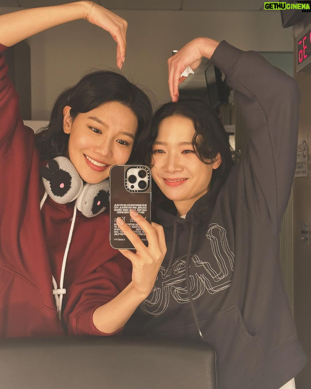 Choi Soo-young Instagram - 극장에서 짐싸야할 시간이 얼마남지않았네요.🥹 보고싶을거에요.데이지,클레어,그리고 팀 와이프 ❤️