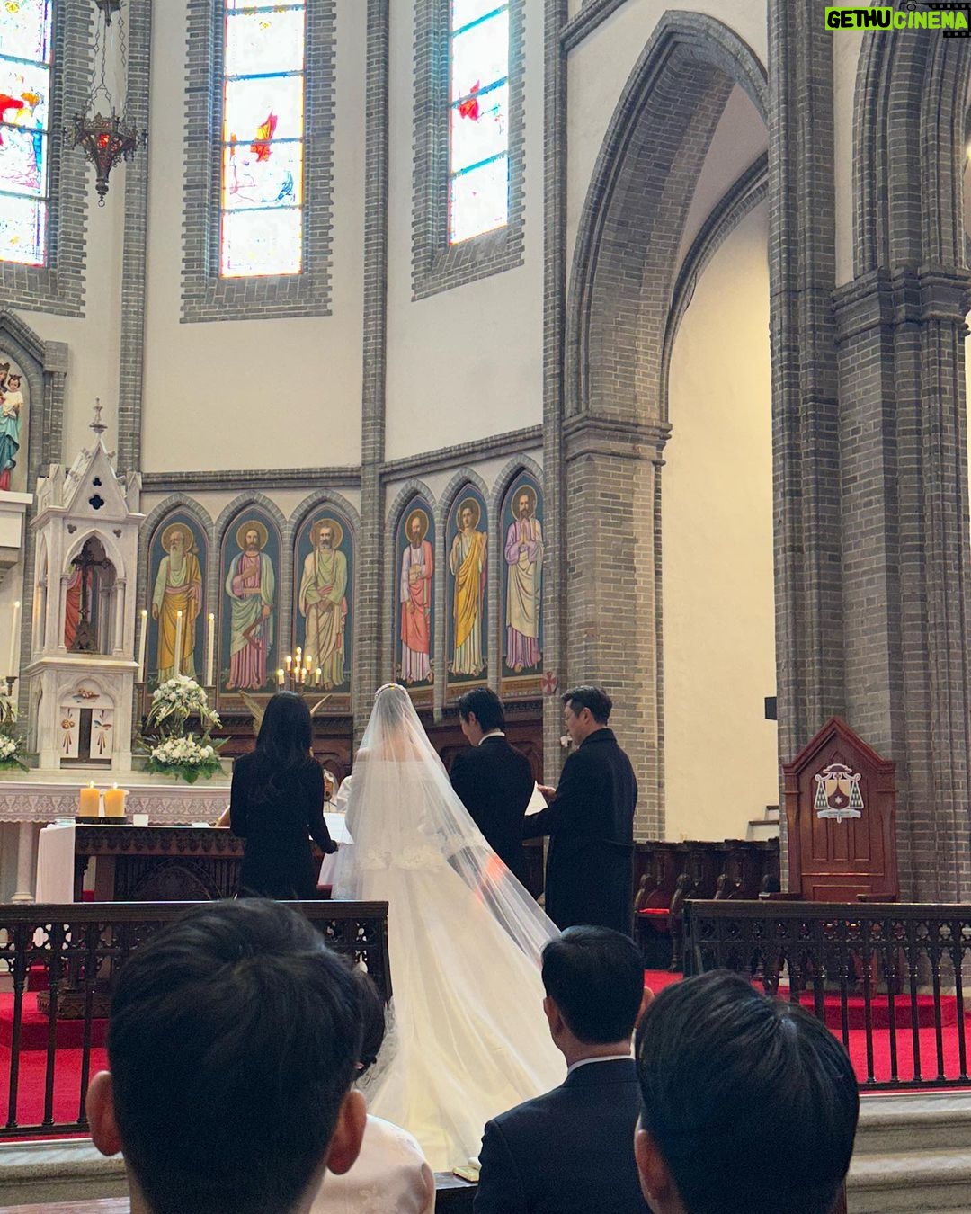 Choi Soo-young - 0.9 Million Likes - 상상했던 것 보다… 너무나 아름다웠다👰🏻♀️
왕비세요..? 오늘 , 모든 축복이 너에게로 향하길 💍
축하해🤍