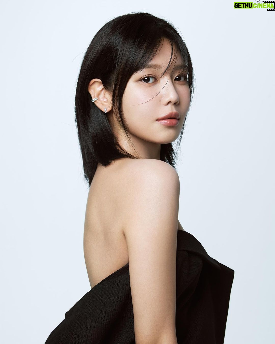 Choi Soo-young Instagram - 🆕 @ahnjooyoung_ 📷♥️