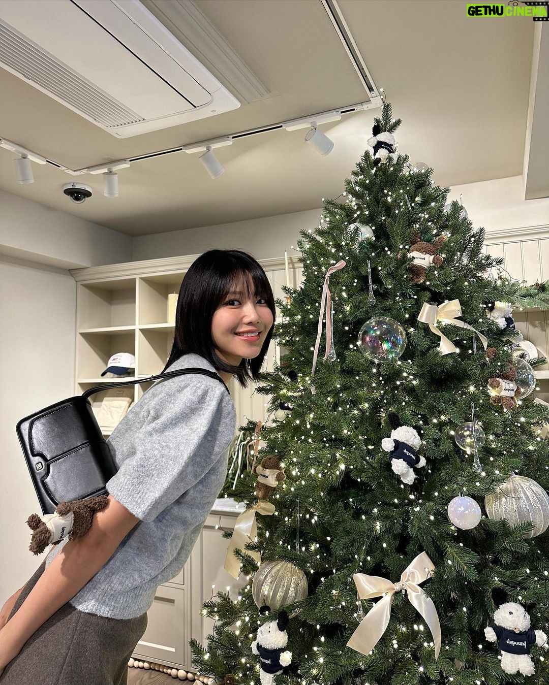 Choi Soo-young Instagram - 홀리데이분위기만끽🎄♥️