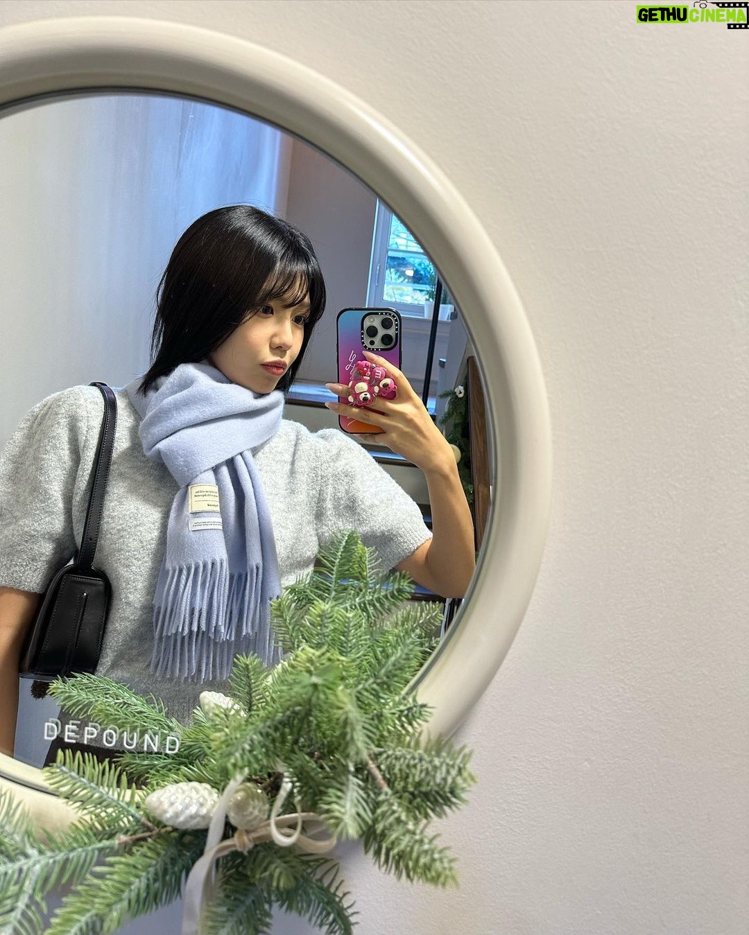 Choi Soo-young Instagram - 홀리데이분위기만끽🎄♥️