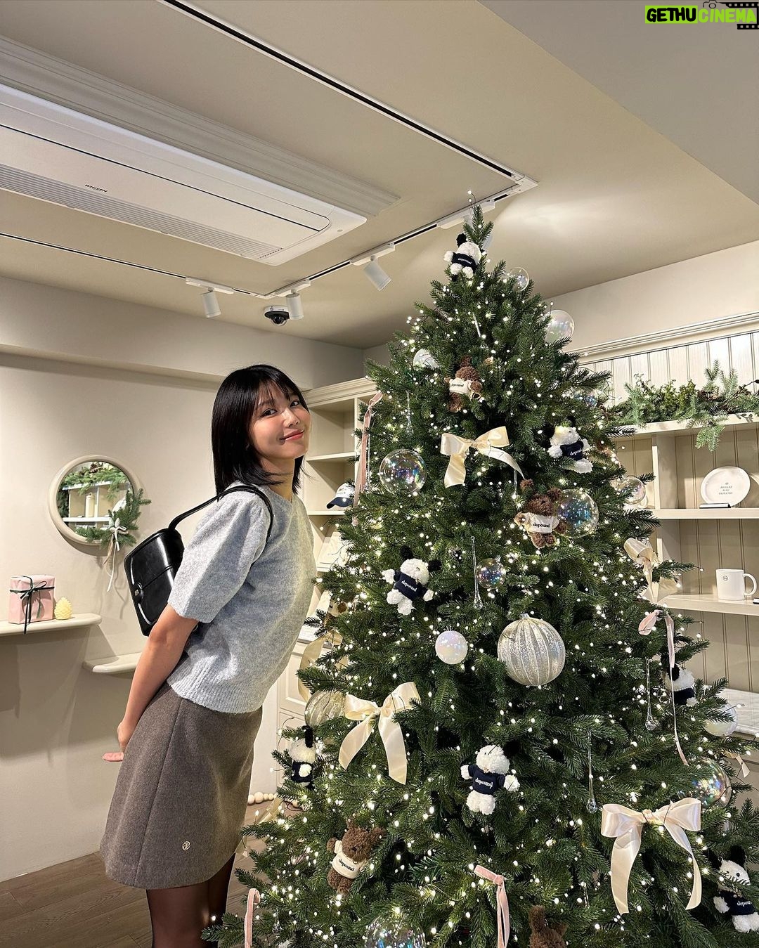 Choi Soo-young Instagram - 홀리데이분위기만끽🎄♥️