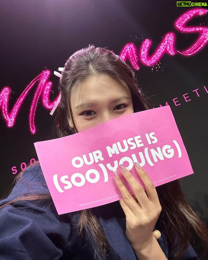 Choi Soo-young Instagram - ไอ้เราก็น่ารักซะด้วย ทีนี้โซวอนไทยก็ลำบากว้าวุ่นเลย 💓😤 #mymuseinbangkok #mymuse