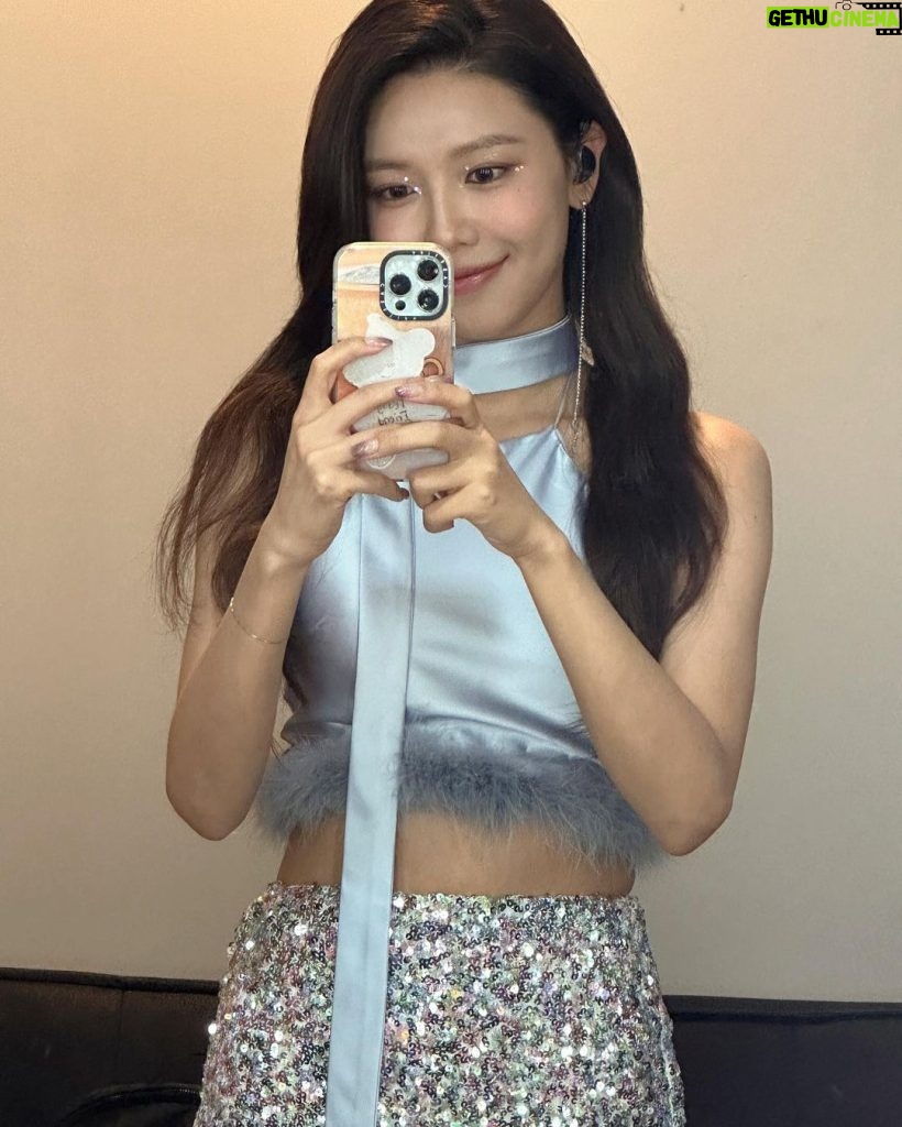 Choi Soo-young Instagram - ไอ้เราก็น่ารักซะด้วย ทีนี้โซวอนไทยก็ลำบากว้าวุ่นเลย 💓😤 #mymuseinbangkok #mymuse