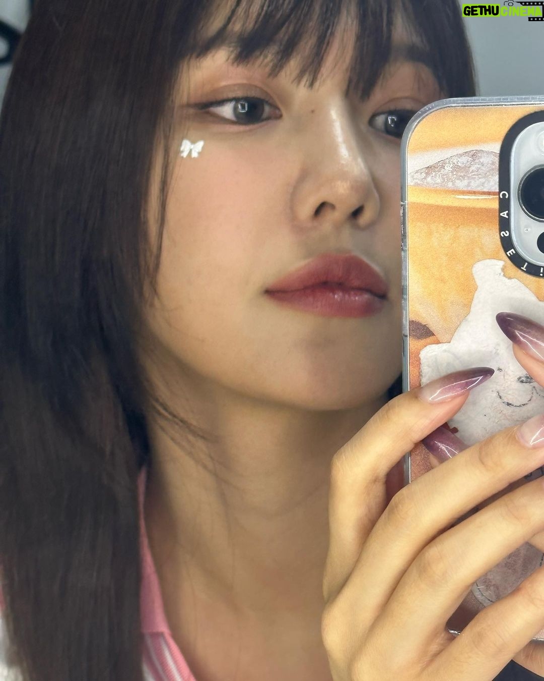 Choi Soo-young Instagram - 오늘 헤메스 야심작 모음집💋