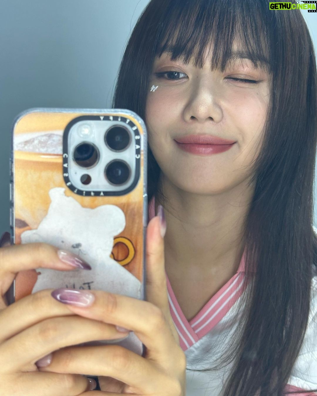 Choi Soo-young Instagram - 오늘 헤메스 야심작 모음집💋