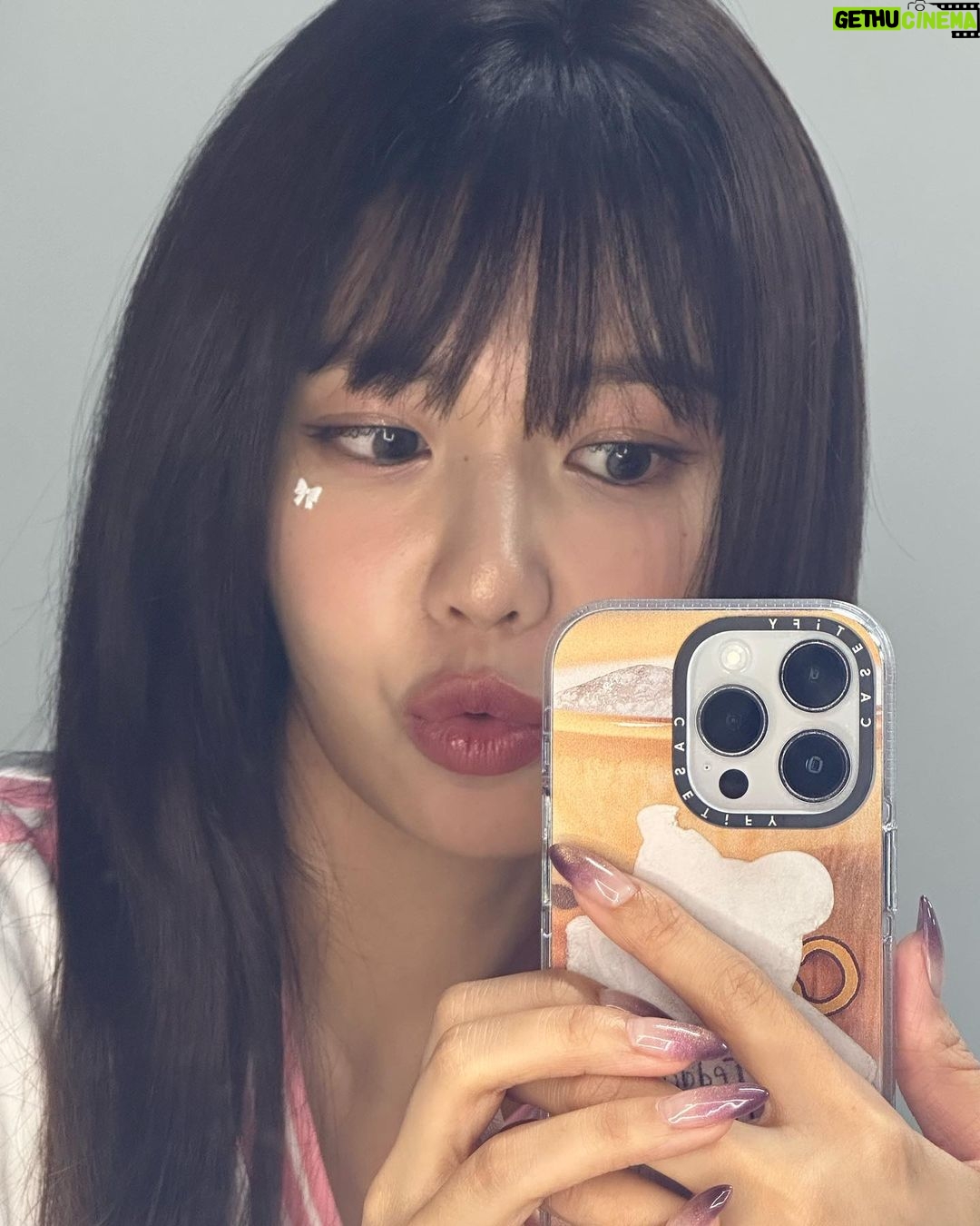 Choi Soo-young Instagram - 오늘 헤메스 야심작 모음집💋
