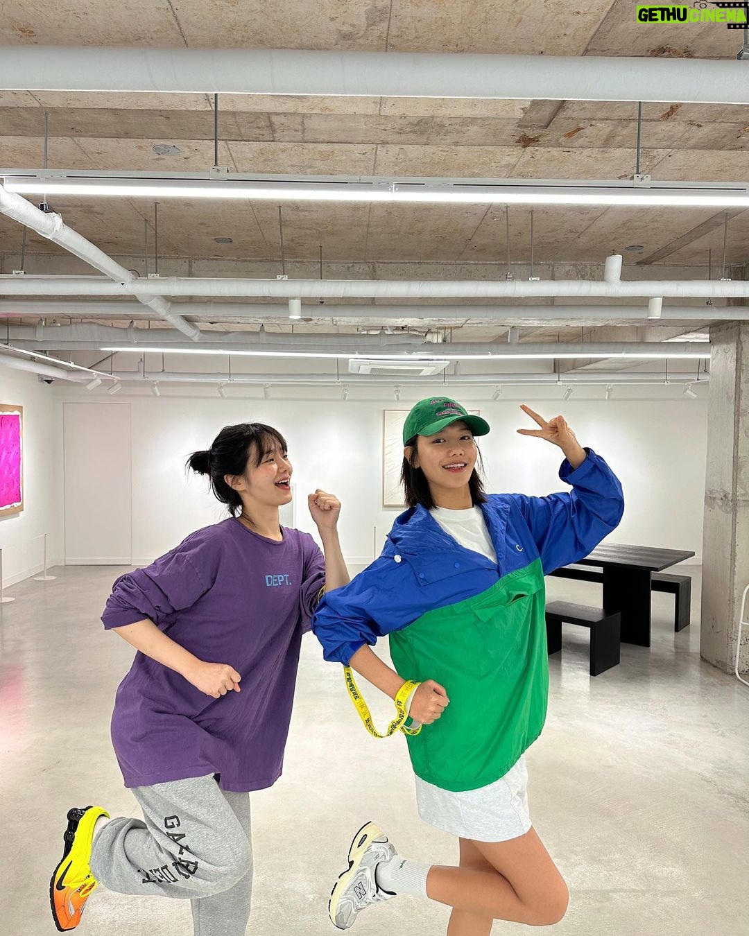 Choi Soo-young Instagram - 어울림마라톤을 응원하는 @aiki_kr @lavieenbluu @oneshot.hs @kwon_jo @jaehwan0527 #이현 님과🫶 시각장애인과 함께하는 #어울림마라톤 3일 앞으로 다가왔습니다🏃🏻♀️♥️ #함께달려요 #어울림마라톤대회