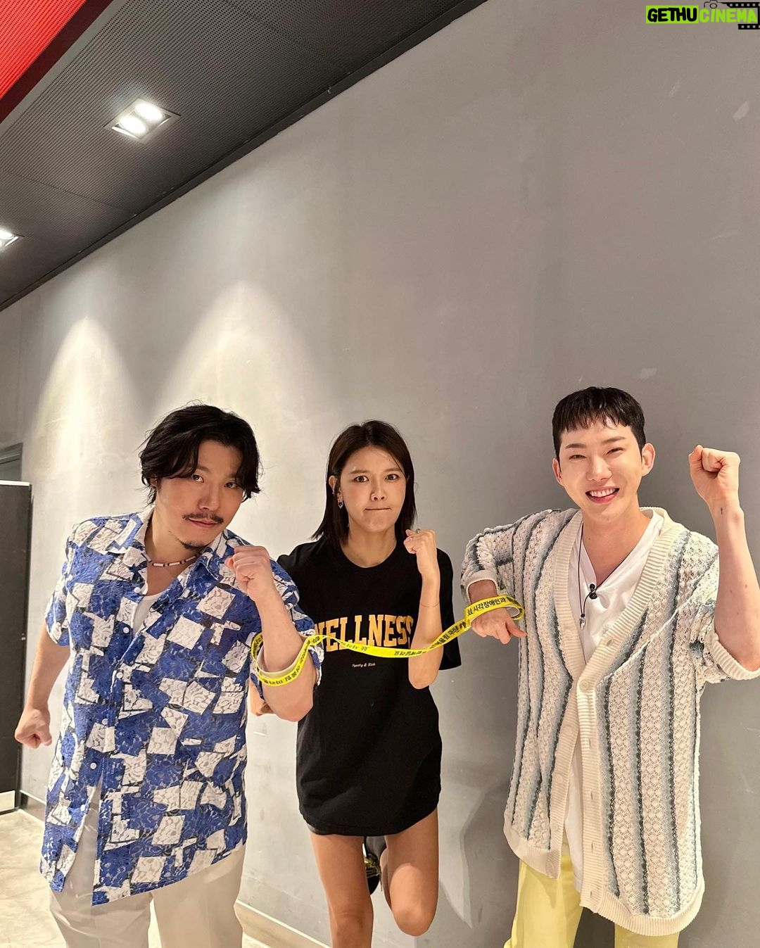 Choi Soo-young Instagram - 어울림마라톤을 응원하는 @aiki_kr @lavieenbluu @oneshot.hs @kwon_jo @jaehwan0527 #이현 님과🫶 시각장애인과 함께하는 #어울림마라톤 3일 앞으로 다가왔습니다🏃🏻♀️♥️ #함께달려요 #어울림마라톤대회