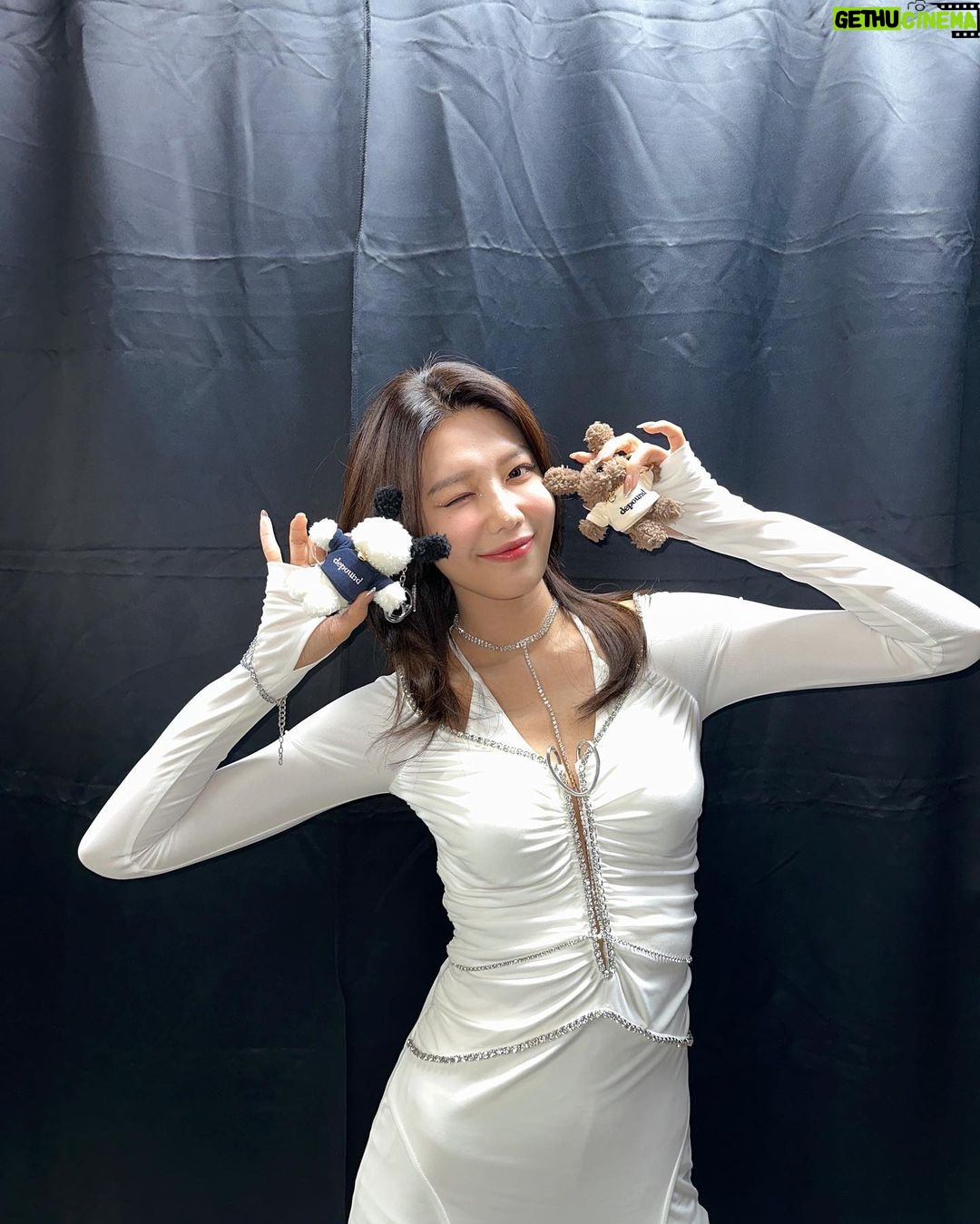Choi Soo-young Instagram - 선물 잘받아찌요?💗🛍️ 소원한테 선물 할 수 있어서 넘 행복했쟈나.. #age20s #depound #fitflop 감사합니다🫶