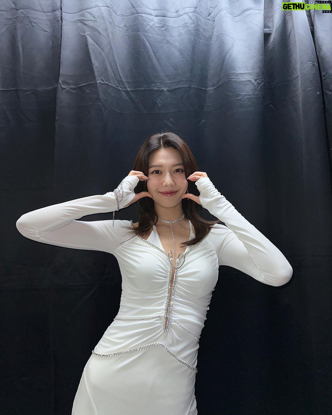 Choi Soo-young Instagram - 선물 잘받아찌요?💗🛍️ 소원한테 선물 할 수 있어서 넘 행복했쟈나.. #age20s #depound #fitflop 감사합니다🫶