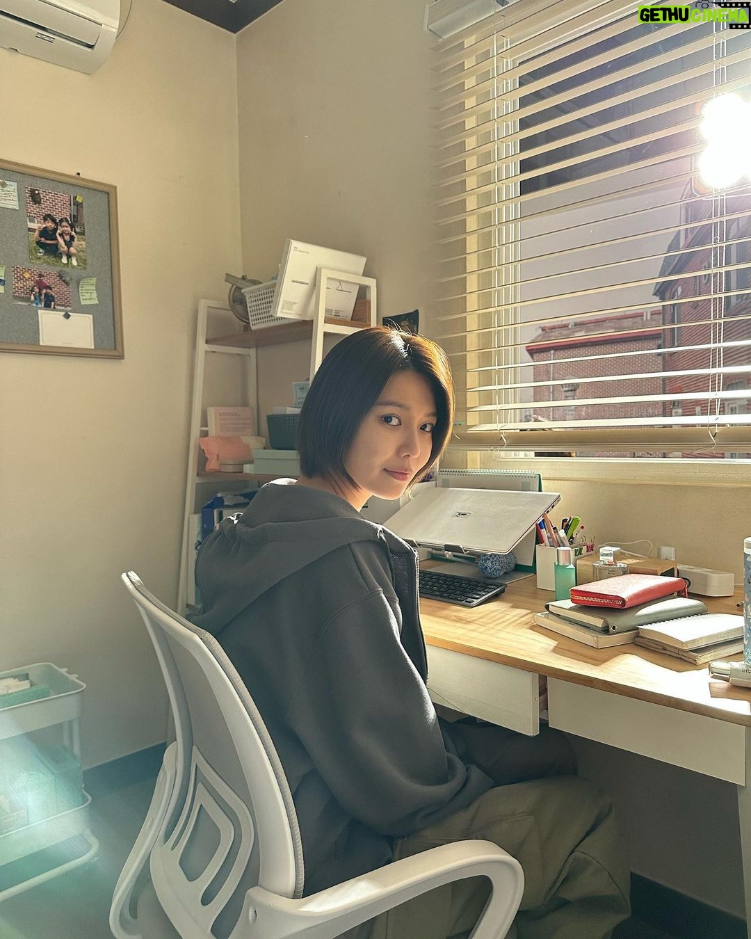Choi Soo-young Instagram - 남남 없는 월화요일 😿 보고싶다아❤️