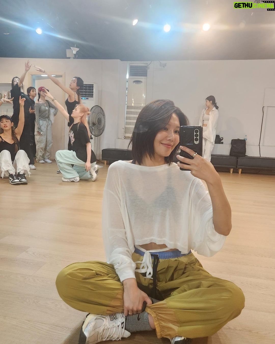 Choi Soo-young Instagram - 2 weeks untill #mymuse 💗