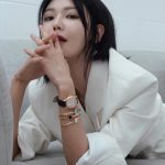 Choi Soo-young Instagram – @chopard brings happy hearts🖤💙🤍
#광고 #쇼파드 #해피하트 #HappyHearts #해피하트주얼리