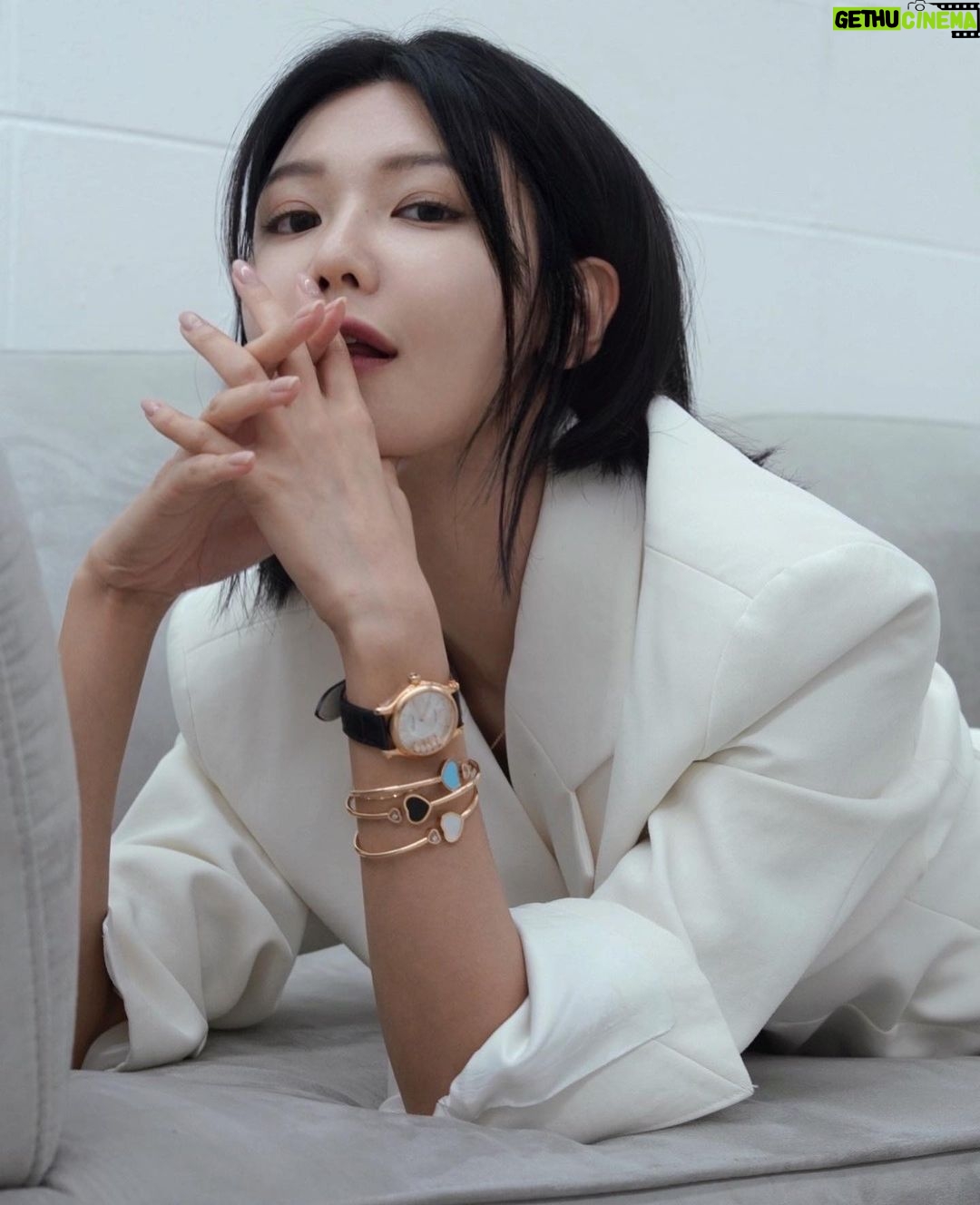 Choi Soo-young Instagram - @chopard brings happy hearts๐ค๐๐ค #๊ด๊ณ #์ผํ๋ #ํดํผํํธ #HappyHearts #ํดํผํํธ์ฃผ์ผ๋ฆฌ