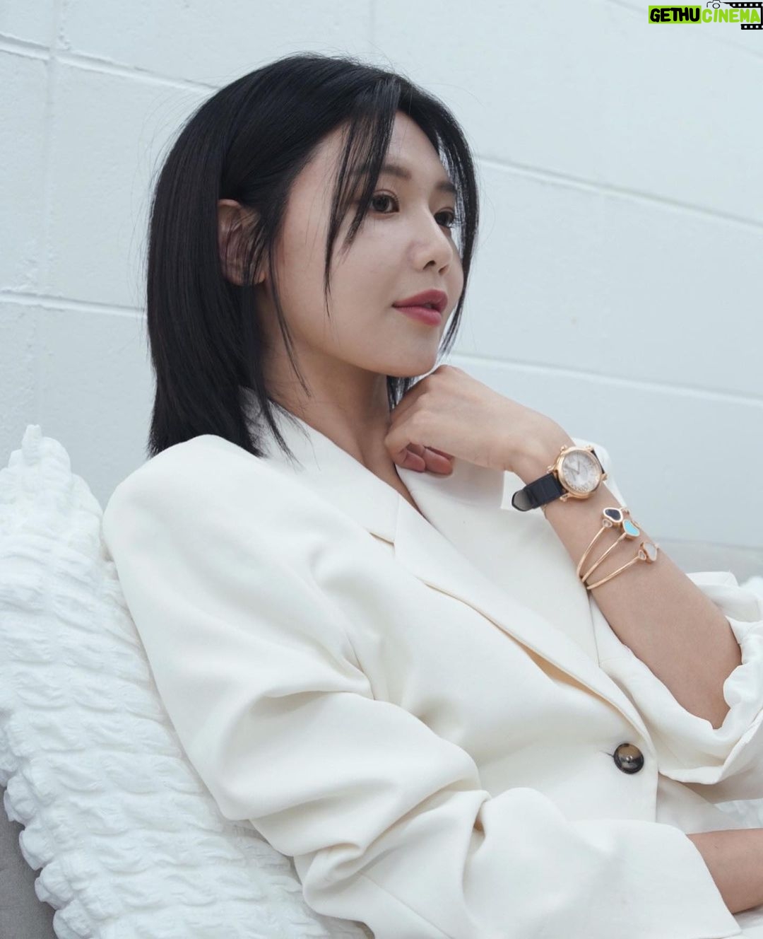 Choi Soo-young Instagram - @chopard brings happy hearts๐ค๐๐ค #๊ด๊ณ #์ผํ๋ #ํดํผํํธ #HappyHearts #ํดํผํํธ์ฃผ์ผ๋ฆฌ