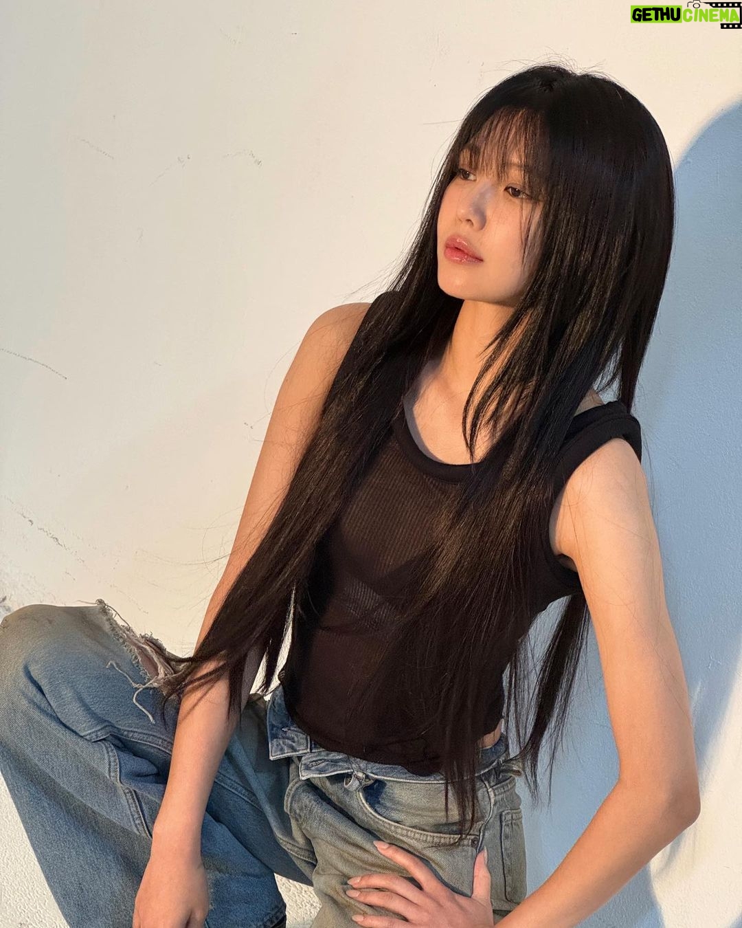Choi Soo-young Instagram - 붙였다 잘랐다 썼다가 묶었다가 💈💇🏻♀️